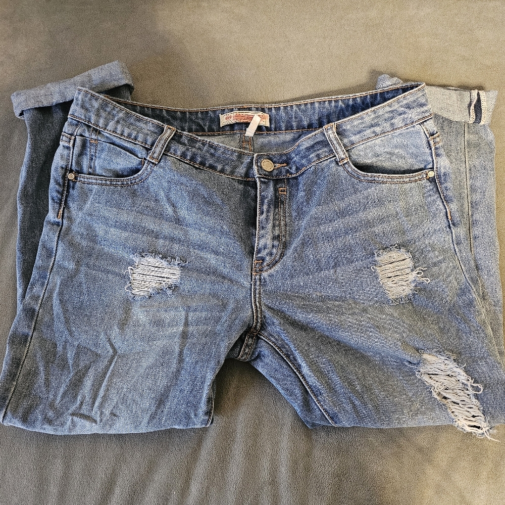 I & M Distressed Jeans